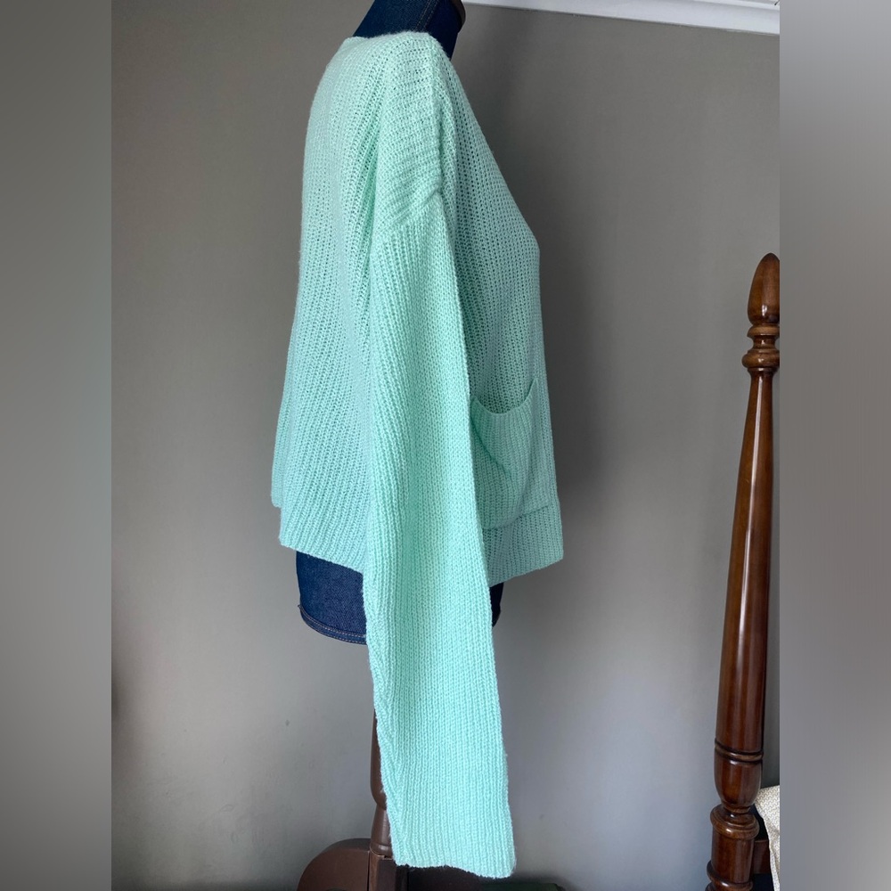 3/$20 Francesca’s Women's Sweater - Picture 2 of 5